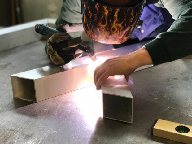 Aluminium frame lassen voor picknicktafel