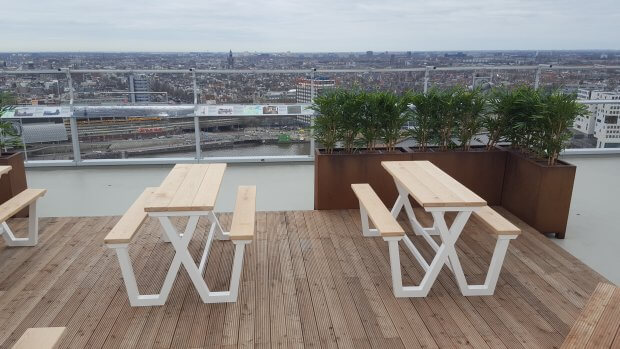 Picknicktafels met witte aluminium frames - A'DAM LOOKOUT, Amsterdam