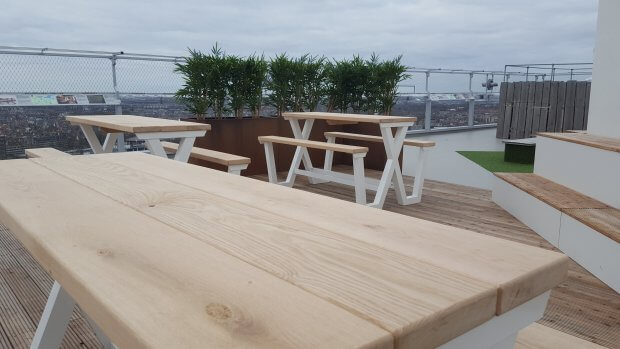 Picknicktafels met witte aluminium frames - A'DAM LOOKOUT, Amsterdam